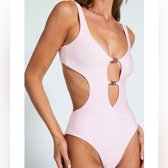 Devon Windsor pink swimsuit - Picture 2 of 3